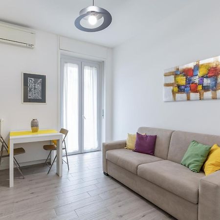 Piazza De Angeli M1 Comfortable Flat With Balcony มิลาน ภายนอก รูปภาพ