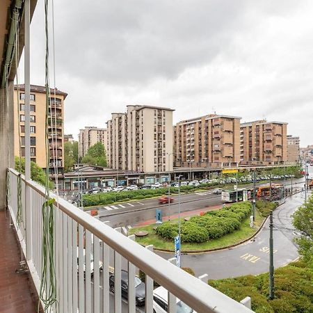 Piazza De Angeli M1 Comfortable Flat With Balcony มิลาน ภายนอก รูปภาพ