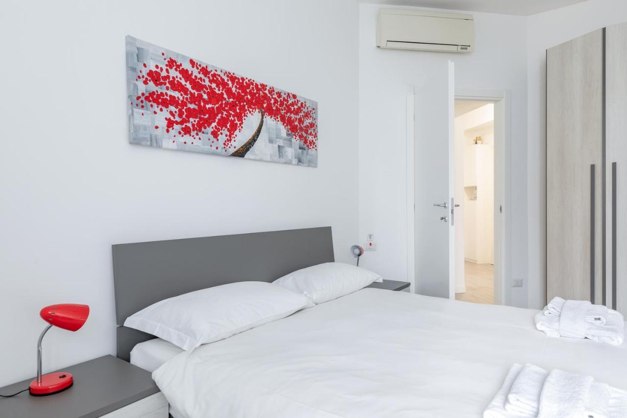 Piazza De Angeli M1 Comfortable Flat With Balcony มิลาน ภายนอก รูปภาพ