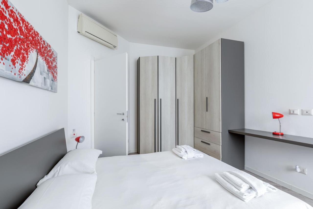 Piazza De Angeli M1 Comfortable Flat With Balcony มิลาน ภายนอก รูปภาพ