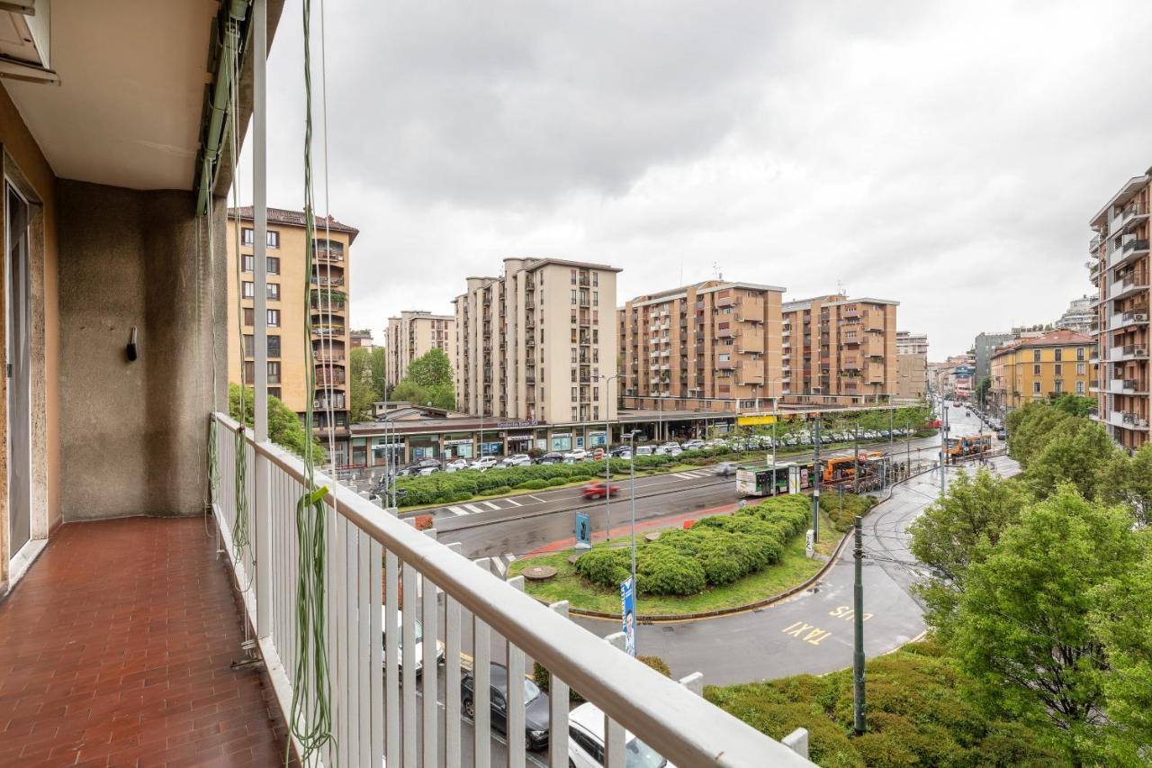 Piazza De Angeli M1 Comfortable Flat With Balcony มิลาน ภายนอก รูปภาพ